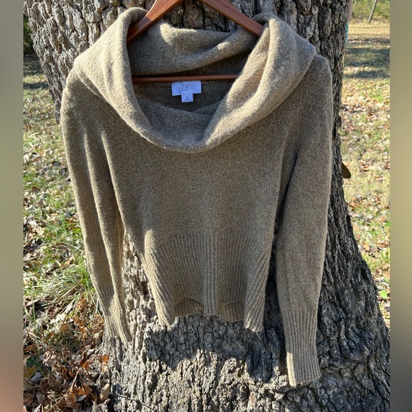 LOFT Sweaters - ⭐️LOFT Metallic Sweater in size M